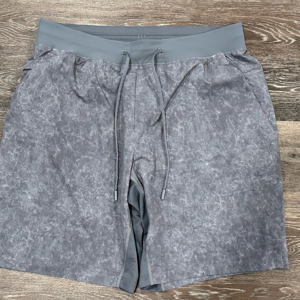 Lululemon T.H.E Linerless Short 9” Sz XL